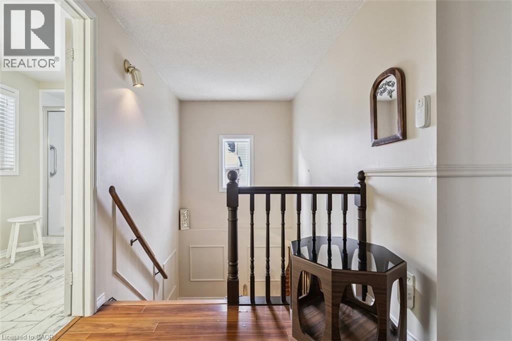 10 Finch Place, Hamilton, ON - Indoor Photo Showing Other Room