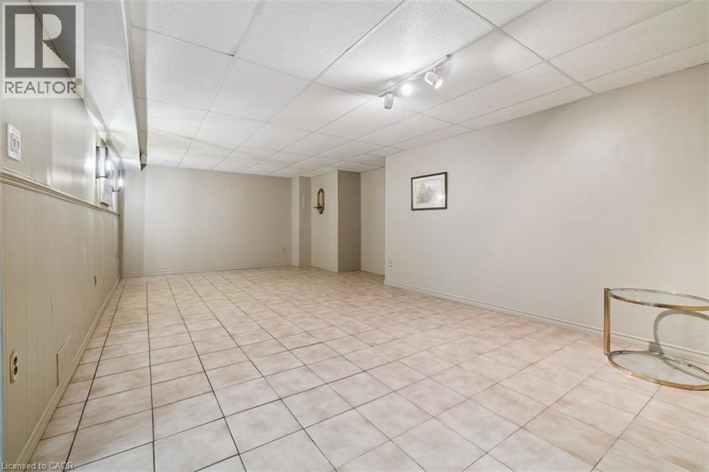 10 Finch Place, Hamilton, ON - Indoor Photo Showing Other Room