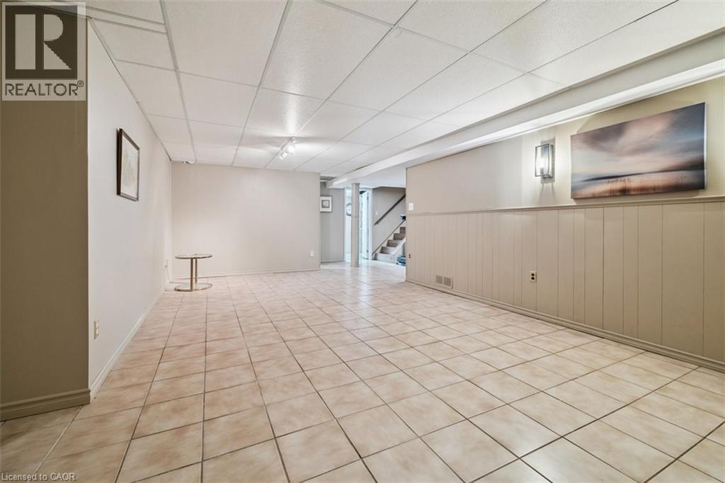 10 Finch Place, Hamilton, ON - Indoor Photo Showing Other Room