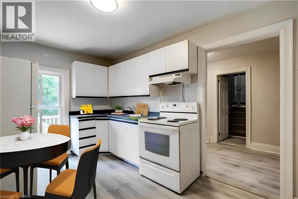 16 Eastbourne Avenue Unit# Upper, Hamilton, ON - Indoor Photo Showing Kitchen
