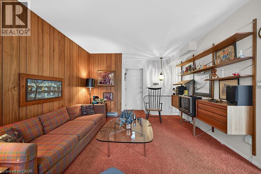 9 Daleview Court, Hamilton, ON - Indoor Photo Showing Living Room