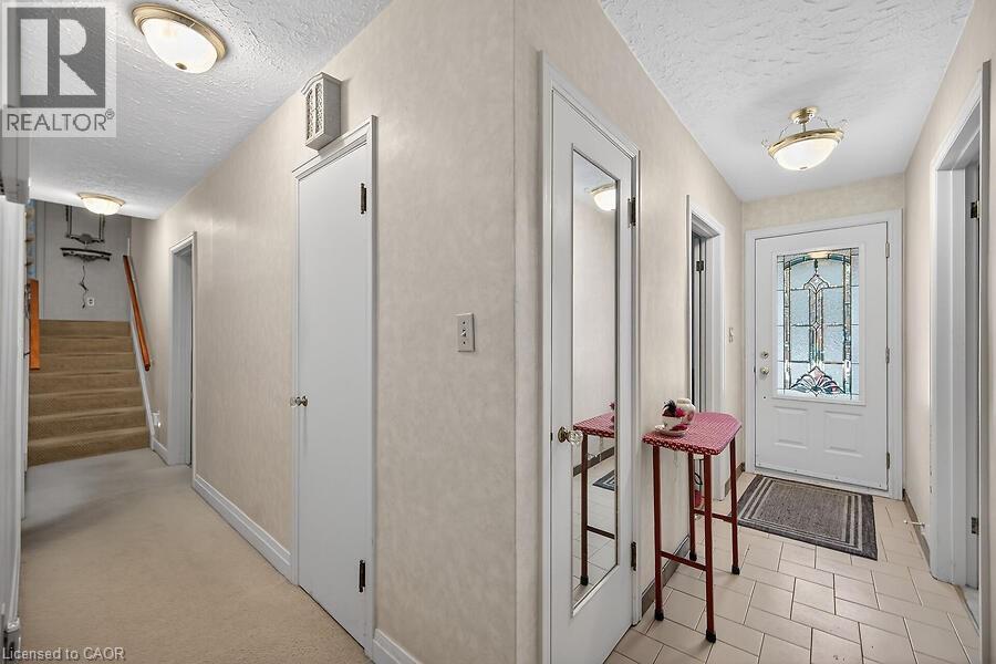 Foyer entrance featuring a textured ceiling - 9 Daleview Court, Hamilton, ON - Indoor Photo Showing Other Room