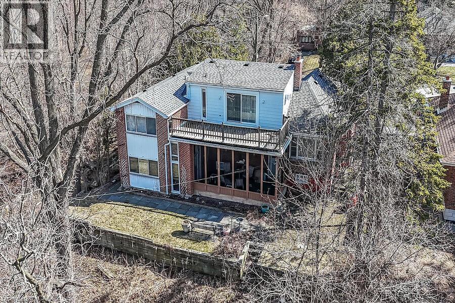 Rear view of property featuring a shingled roof and a sunroom - 9 Daleview Court, Hamilton, ON - Outdoor With Deck Patio Veranda