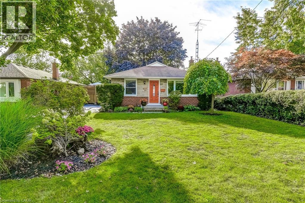 1216 De Quincy Crescent, Burlington, ON - Outdoor