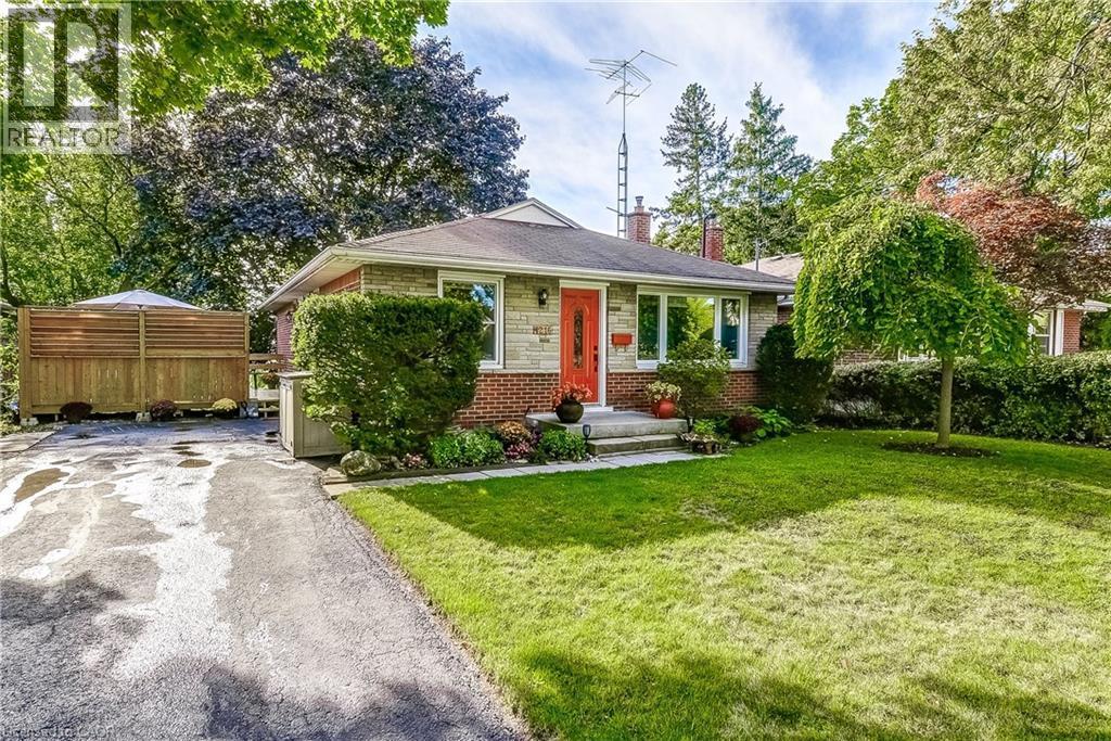 1216 De Quincy Crescent, Burlington, ON - Outdoor