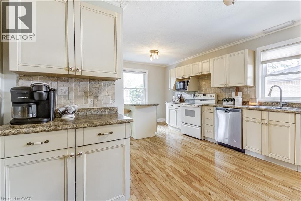 1216 De Quincy Crescent, Burlington, ON - Indoor Photo Showing Kitchen With Double Sink