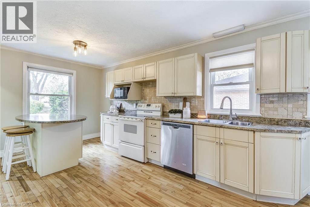 1216 De Quincy Crescent, Burlington, ON - Indoor Photo Showing Kitchen With Double Sink