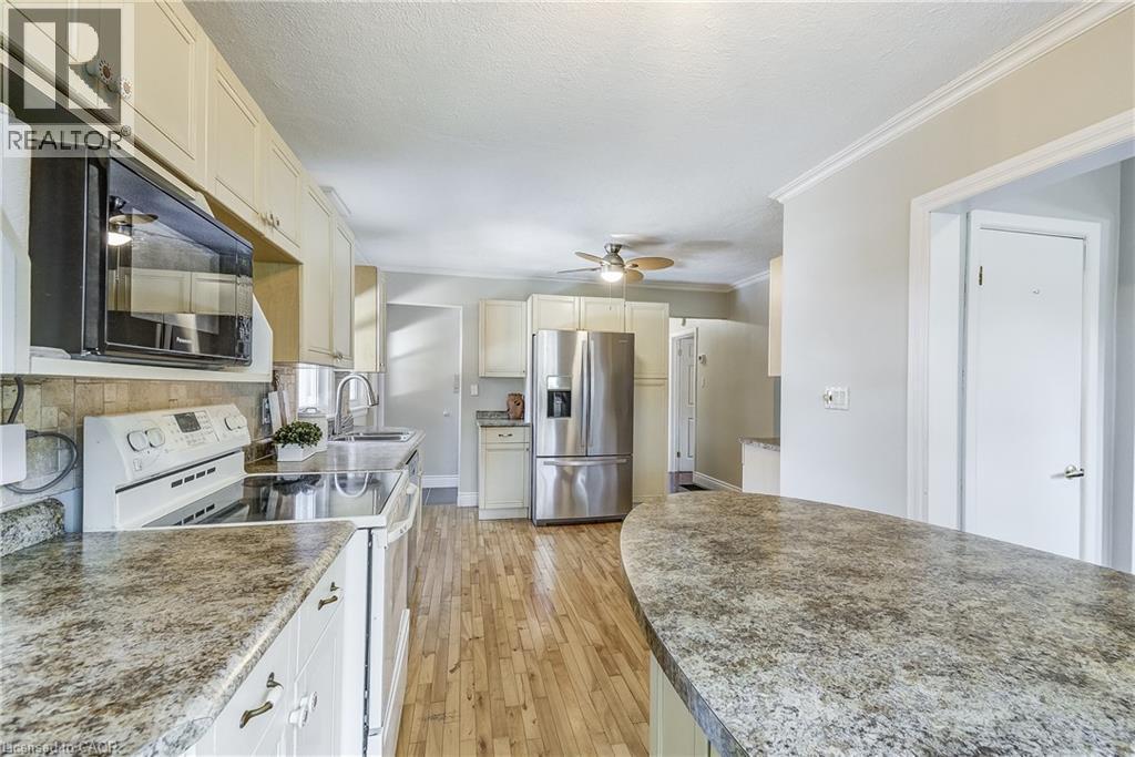 1216 De Quincy Crescent, Burlington, ON - Indoor Photo Showing Kitchen