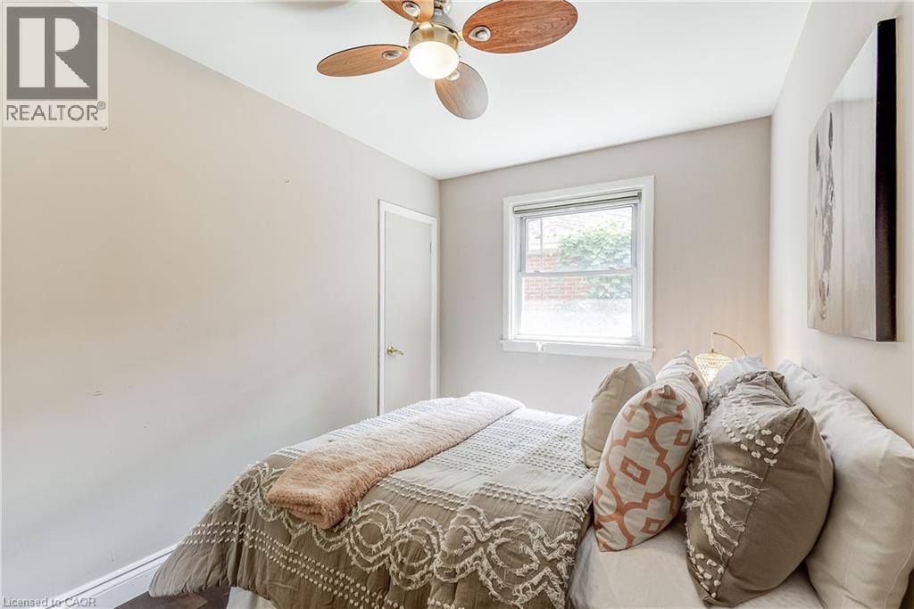 1216 De Quincy Crescent, Burlington, ON - Indoor Photo Showing Bedroom