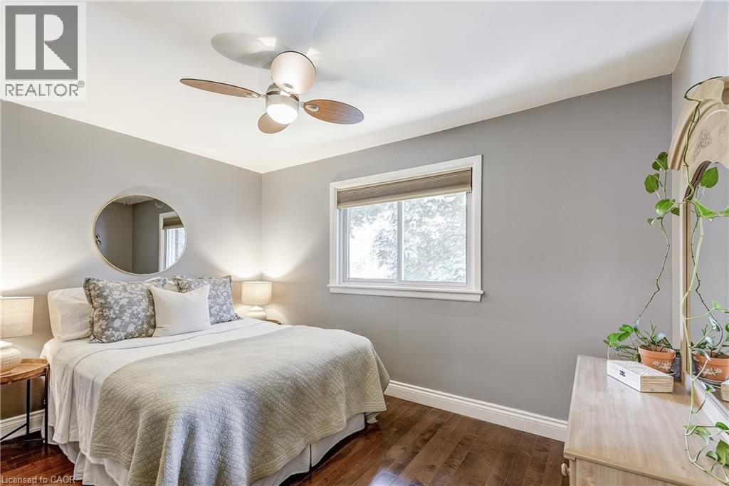 1216 De Quincy Crescent, Burlington, ON - Indoor Photo Showing Bedroom