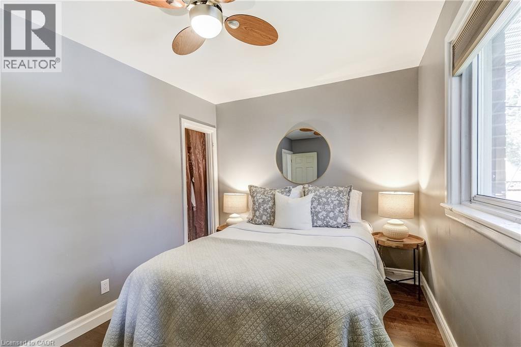 1216 De Quincy Crescent, Burlington, ON - Indoor Photo Showing Bedroom