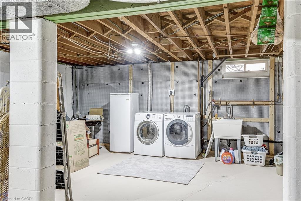 1216 De Quincy Crescent, Burlington, ON - Indoor Photo Showing Laundry Room