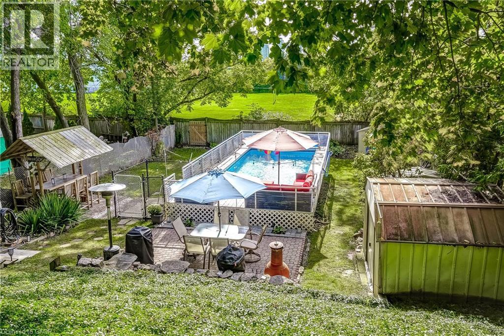 1216 De Quincy Crescent, Burlington, ON - Outdoor With Backyard