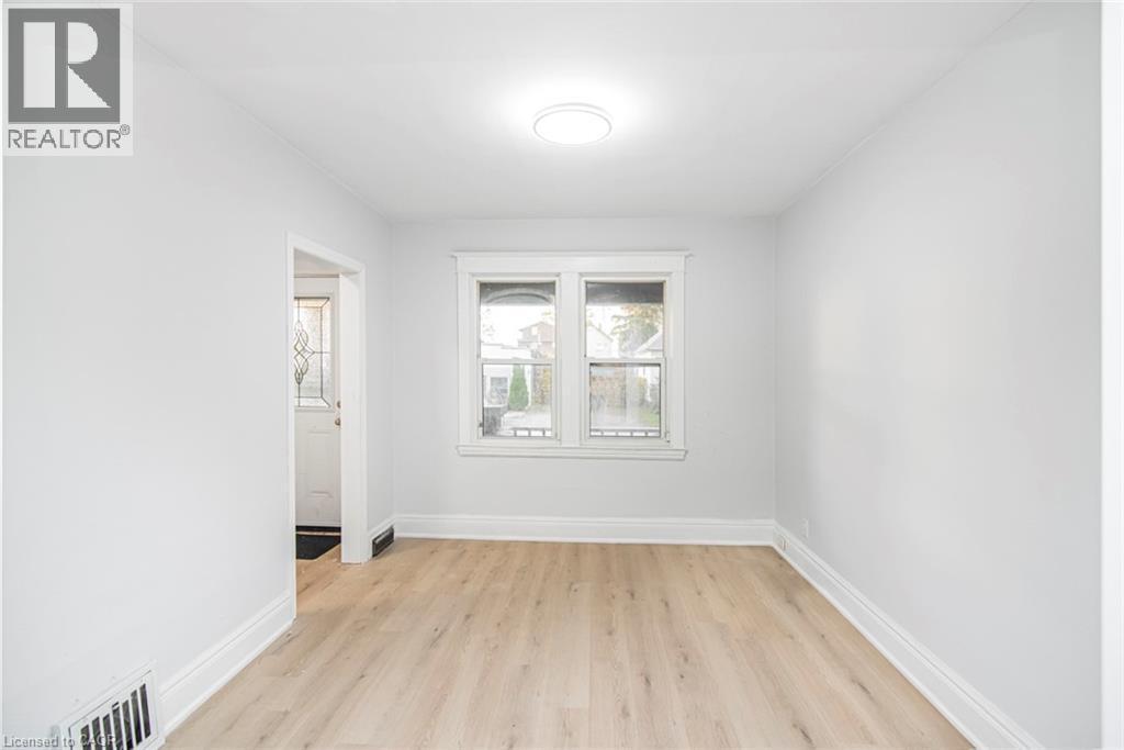 8 Leeds Street, Hamilton, ON - Indoor Photo Showing Other Room