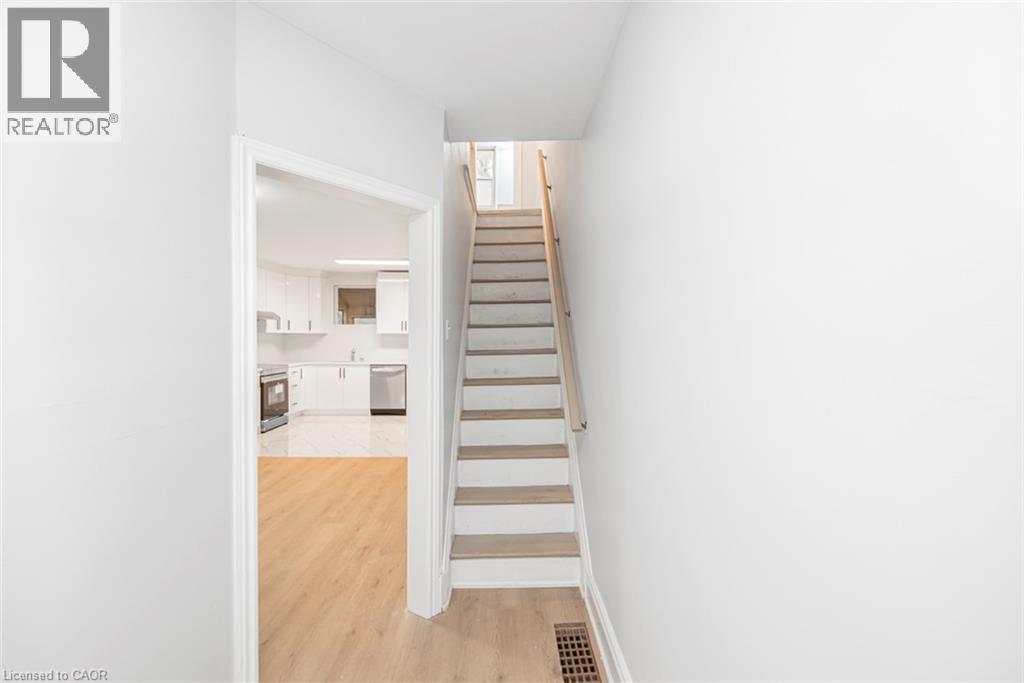 8 Leeds Street, Hamilton, ON - Indoor Photo Showing Other Room