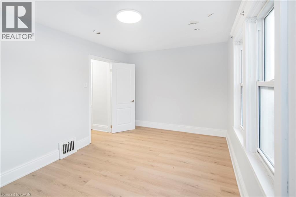 8 Leeds Street, Hamilton, ON - Indoor Photo Showing Other Room