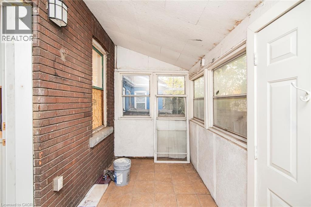SUNROOM - 8 Leeds Street, Hamilton, ON - Indoor Photo Showing Other Room
