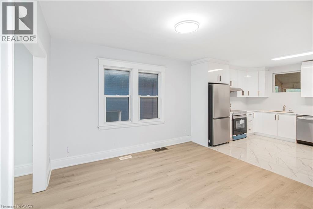 8 Leeds Street, Hamilton, ON - Indoor Photo Showing Kitchen With Stainless Steel Kitchen