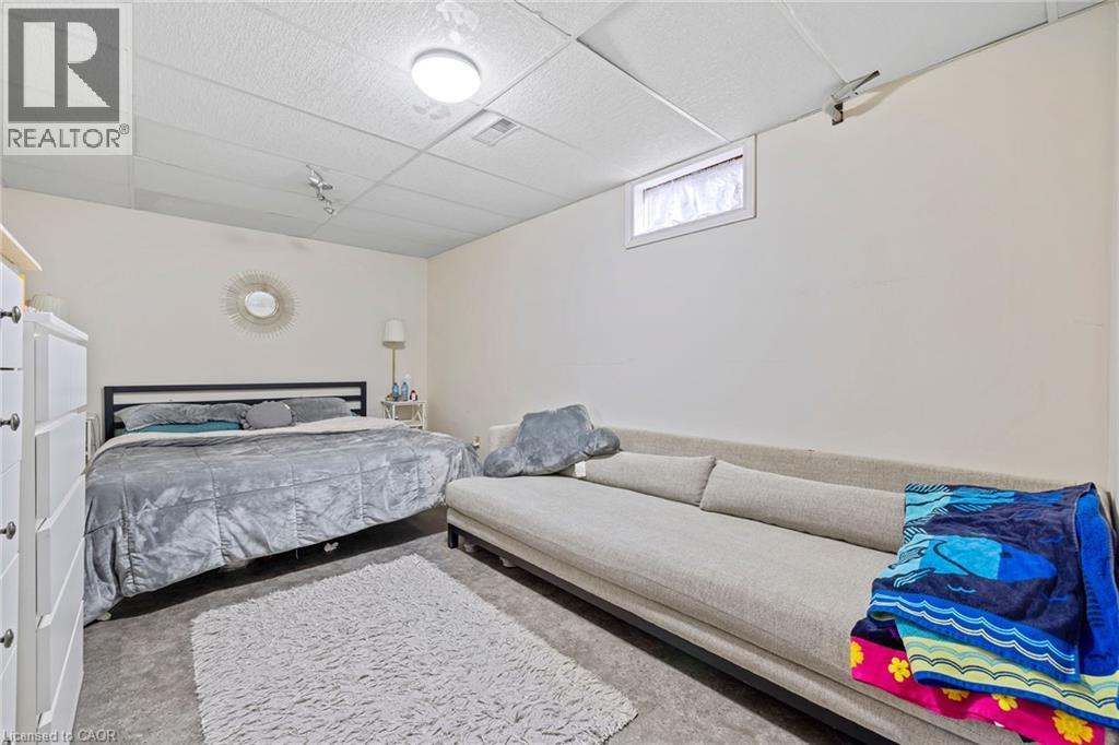 Bedroom with a drop ceiling and carpet - 490 Queen Victoria Drive, Hamilton, ON - Indoor Photo Showing Bedroom