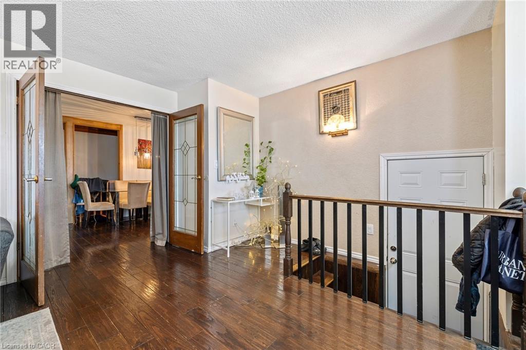 490 Queen Victoria Drive, Hamilton, ON - Indoor Photo Showing Other Room