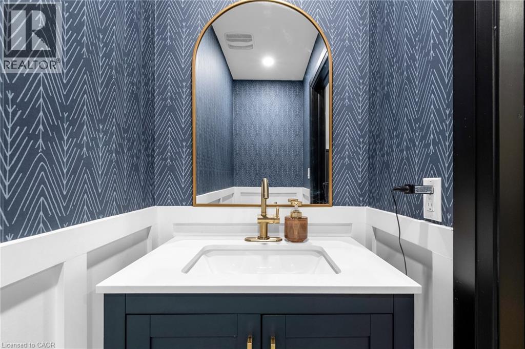 4344 No 1 Side Road, Burlington, ON - Indoor Photo Showing Bathroom