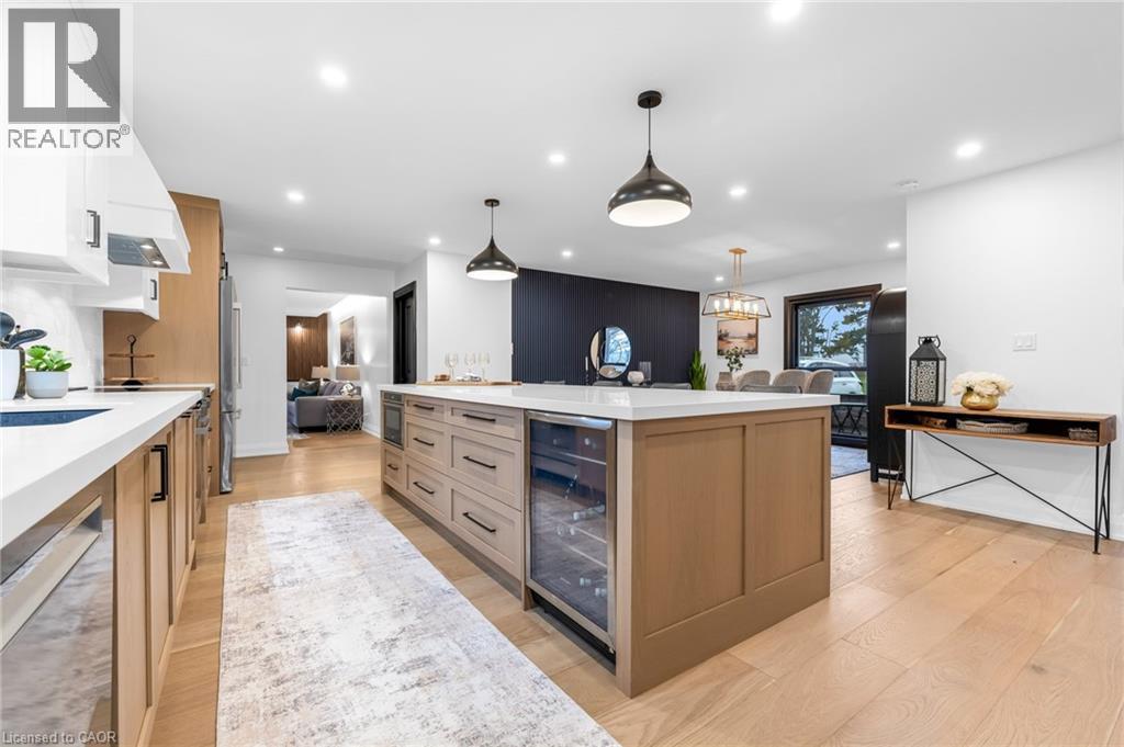 4344 No 1 Side Road, Burlington, ON - Indoor Photo Showing Kitchen With Upgraded Kitchen
