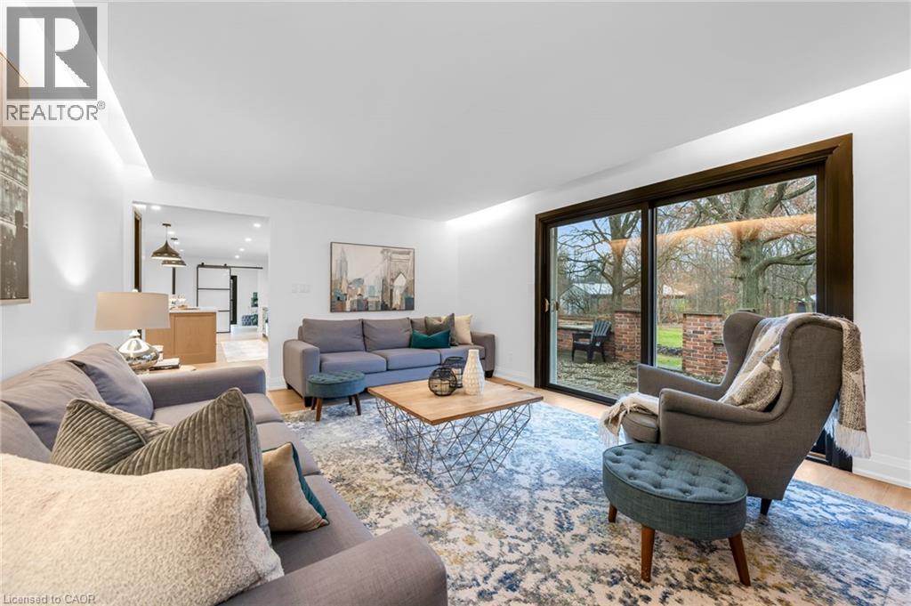 4344 No 1 Side Road, Burlington, ON - Indoor Photo Showing Living Room