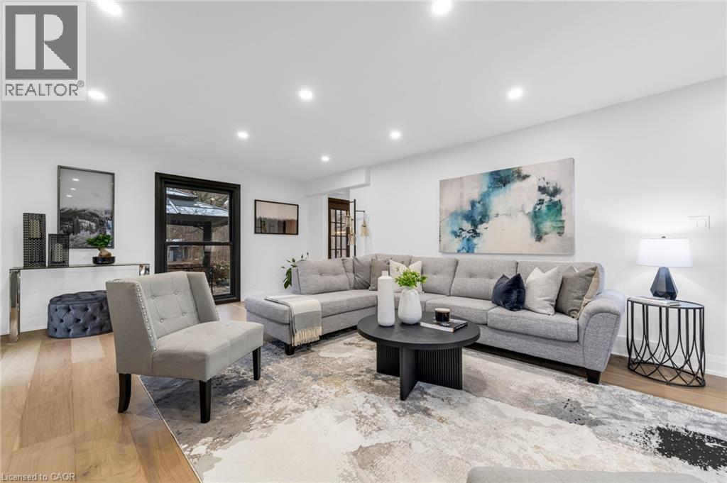 4344 No 1 Side Road, Burlington, ON - Indoor Photo Showing Living Room