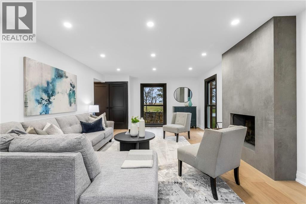 4344 No 1 Side Road, Burlington, ON - Indoor Photo Showing Living Room