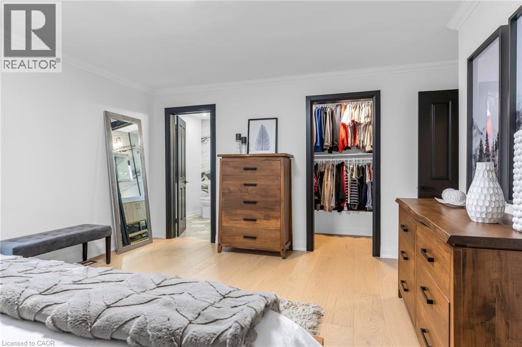4344 No 1 Side Road, Burlington, ON - Indoor Photo Showing Bedroom