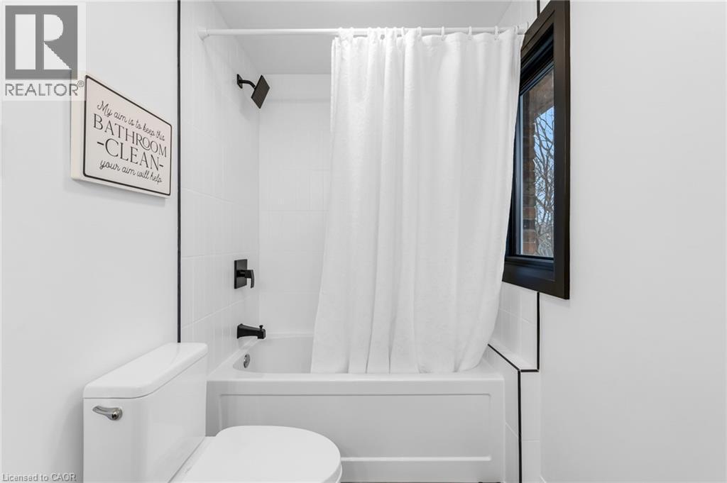 4344 No 1 Side Road, Burlington, ON - Indoor Photo Showing Bathroom