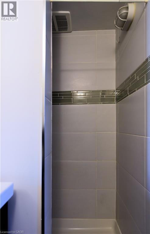 Full bathroom with a stall shower - 1448 Upper Ottawa Street, Hamilton, ON - Indoor Photo Showing Bathroom