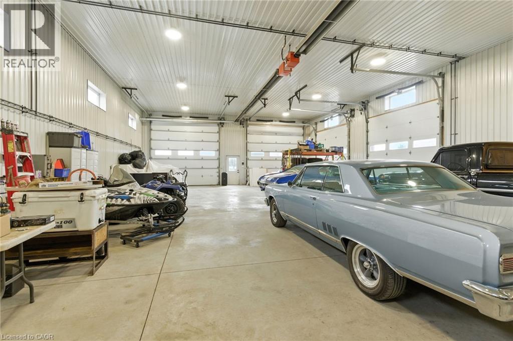 437 6Th Concession Road E, Flamborough, ON - Indoor Photo Showing Garage