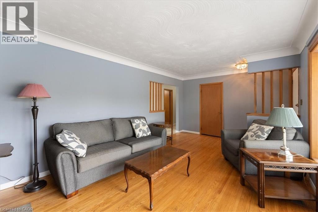 507 Upper Paradise Road, Hamilton, ON - Indoor Photo Showing Living Room