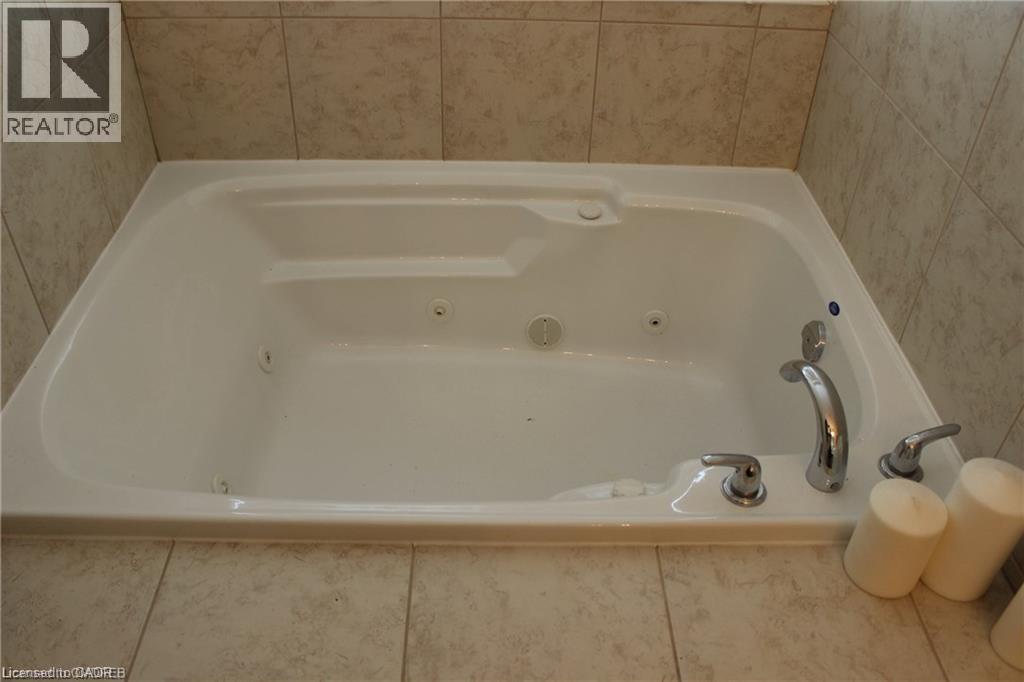 4210 Saunders Crescent, Burlington, ON - Indoor Photo Showing Bathroom