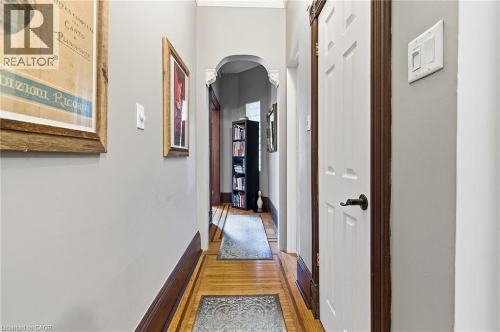 30 Ontario Avenue, Hamilton, ON - Indoor Photo Showing Other Room