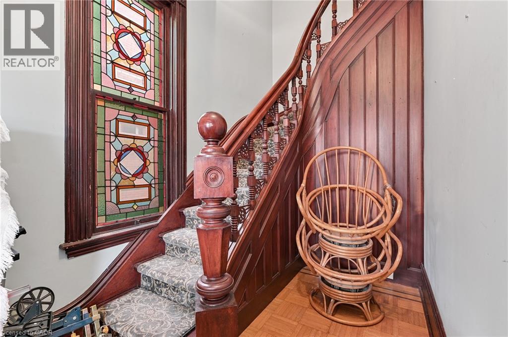 30 Ontario Avenue, Hamilton, ON - Indoor Photo Showing Other Room