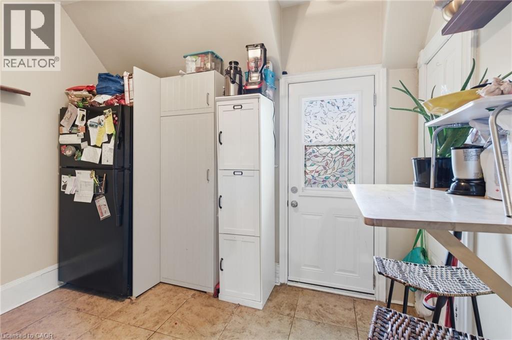 30 Ontario Avenue, Hamilton, ON - Indoor Photo Showing Other Room