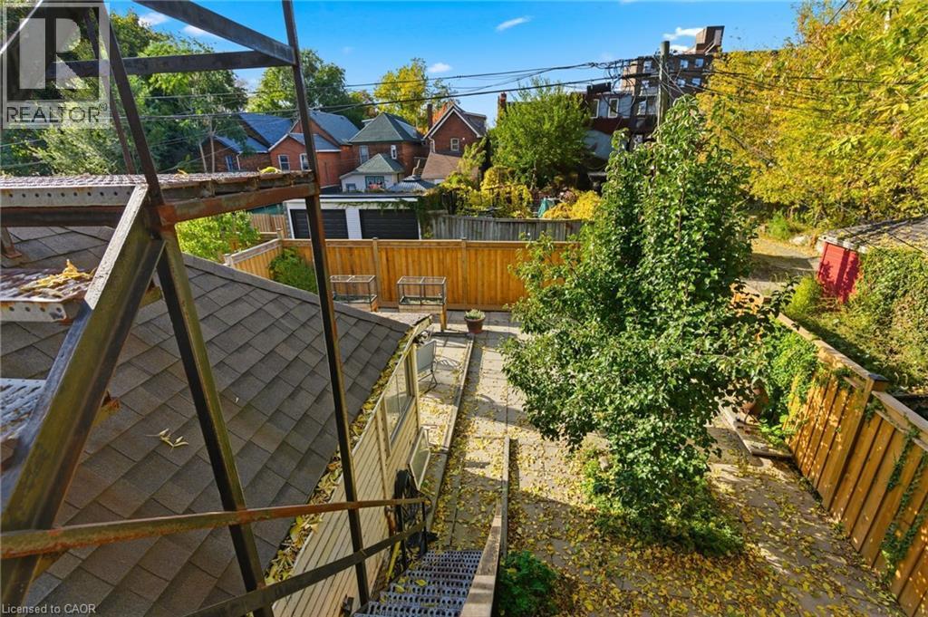 30 Ontario Avenue, Hamilton, ON - Outdoor