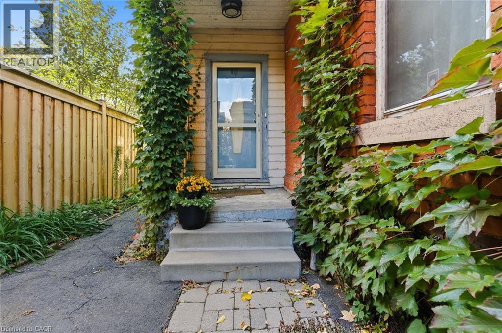 30 Ontario Avenue, Hamilton, ON - Outdoor