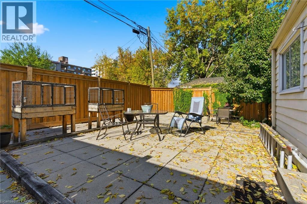 30 Ontario Avenue, Hamilton, ON - Outdoor