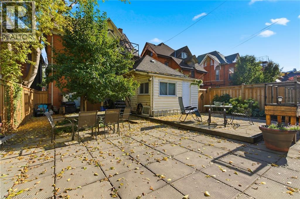 30 Ontario Avenue, Hamilton, ON - Outdoor