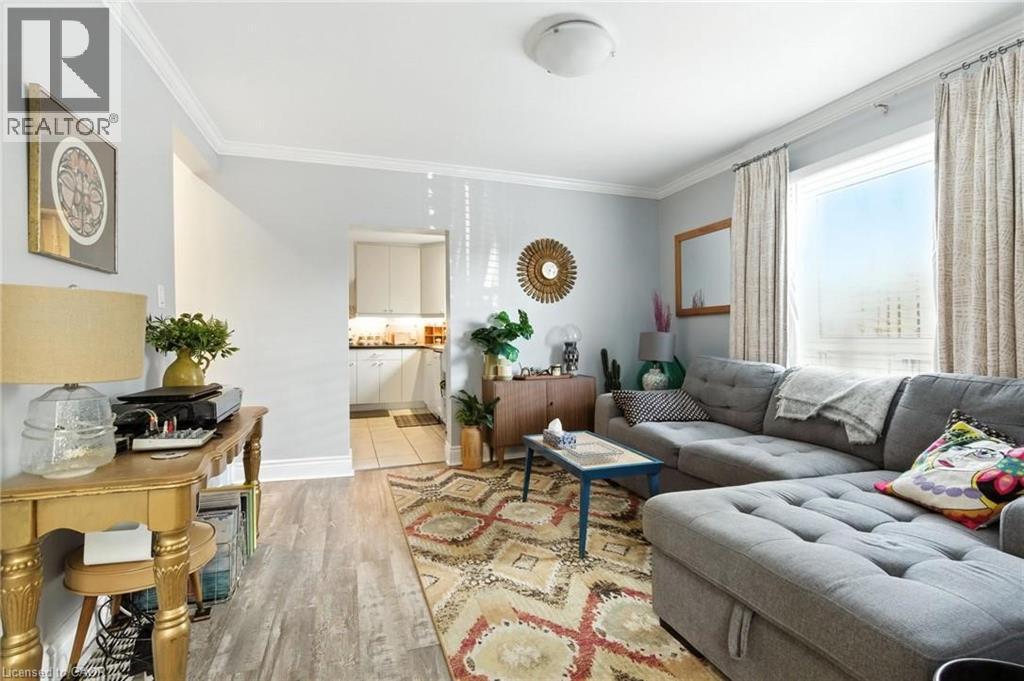 346 Hunter Street W, Hamilton, ON - Indoor Photo Showing Living Room