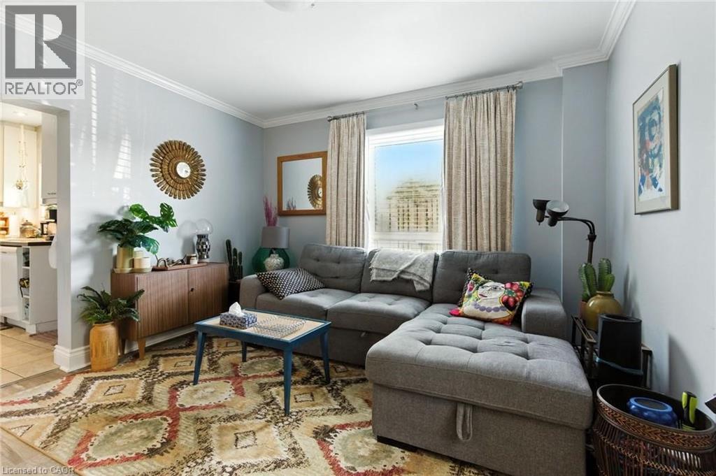 346 Hunter Street W, Hamilton, ON - Indoor Photo Showing Living Room