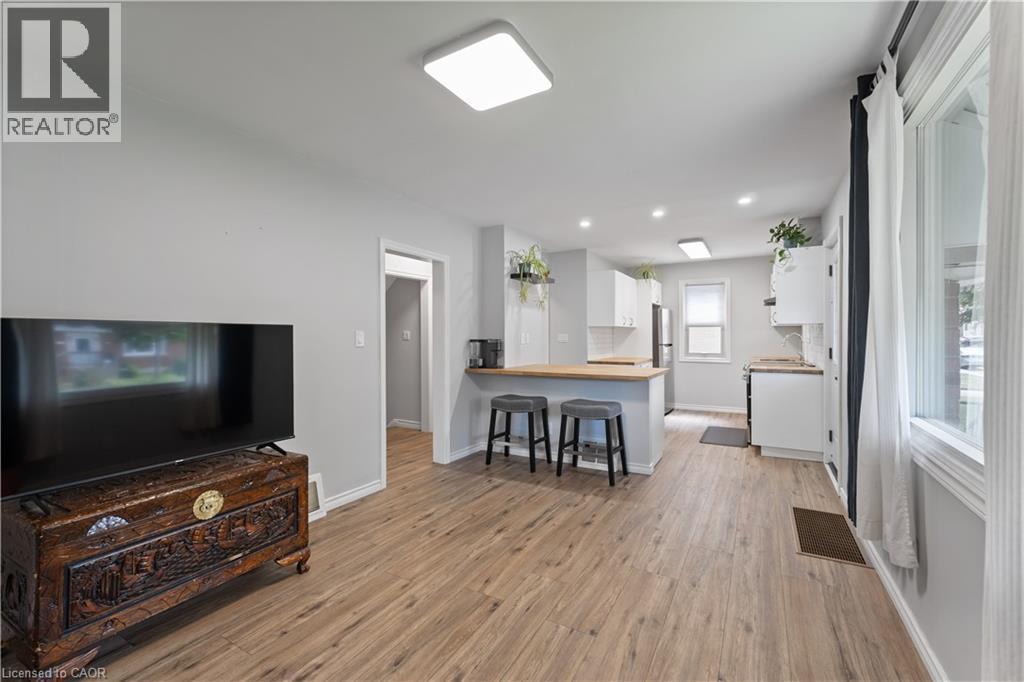 197 East 12Th Street, Hamilton, ON - Indoor Photo Showing Other Room