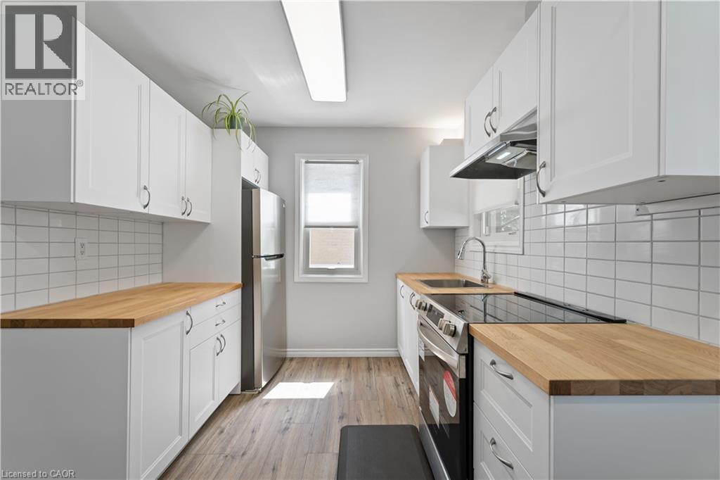 197 East 12Th Street, Hamilton, ON - Indoor Photo Showing Kitchen
