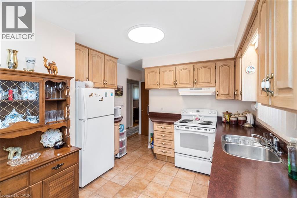 176 Walter Avenue S, Hamilton, ON - Indoor Photo Showing Kitchen With Double Sink