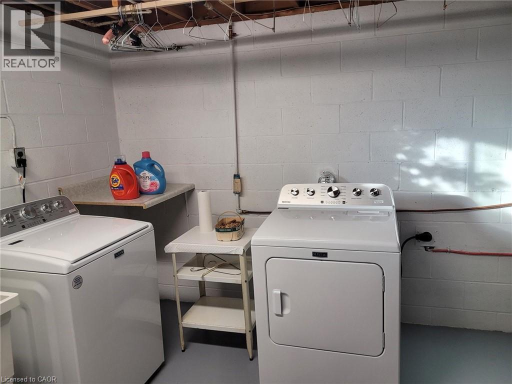 176 Walter Avenue S, Hamilton, ON - Indoor Photo Showing Laundry Room