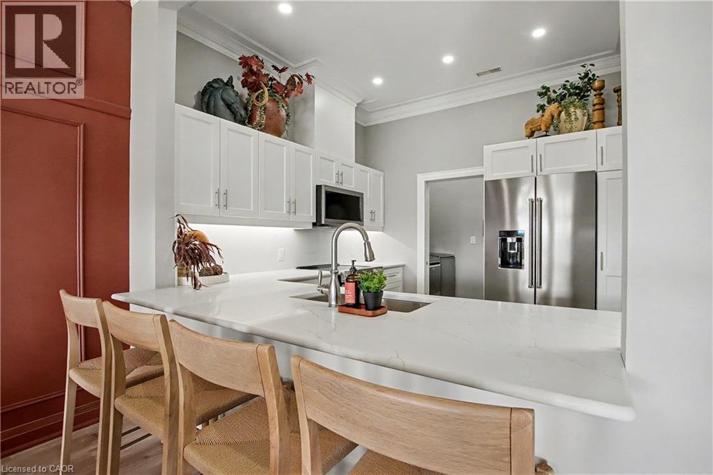 33 Sister Kern Terrace, Hamilton, ON - Indoor Photo Showing Kitchen With Upgraded Kitchen