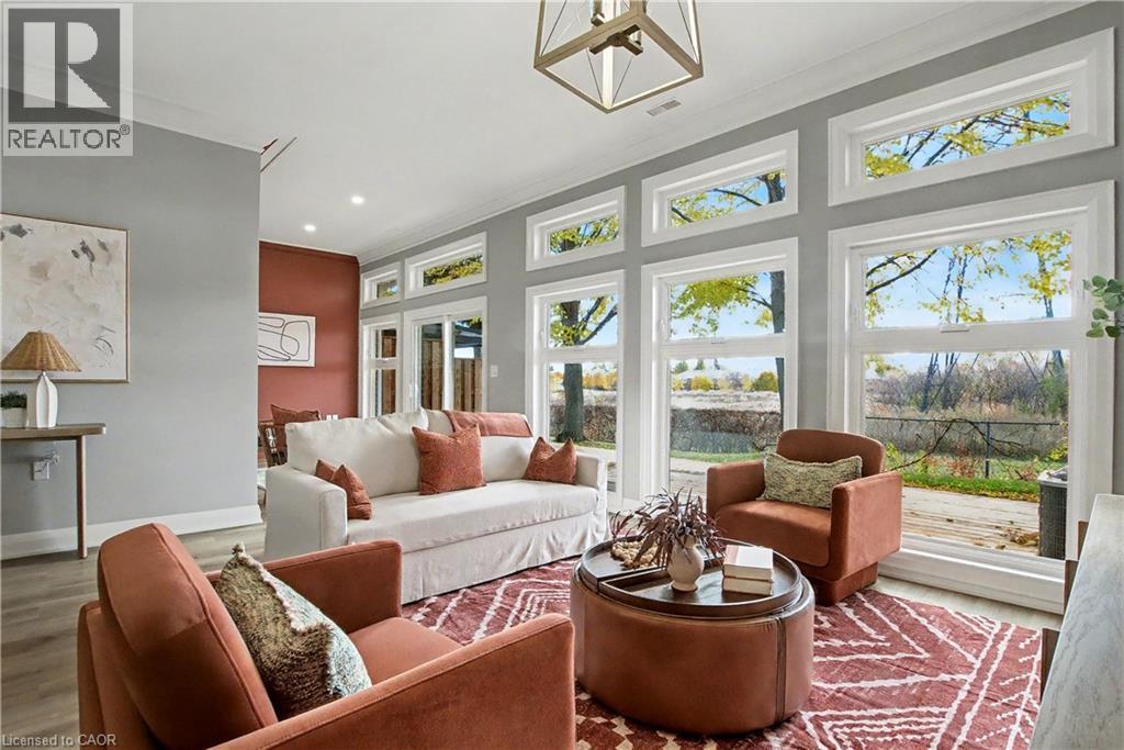 33 Sister Kern Terrace, Hamilton, ON - Indoor Photo Showing Living Room